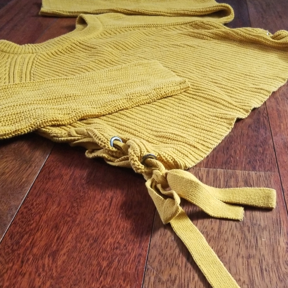 Moon & Madison | Cropped Sweater - Picture 2 of 8